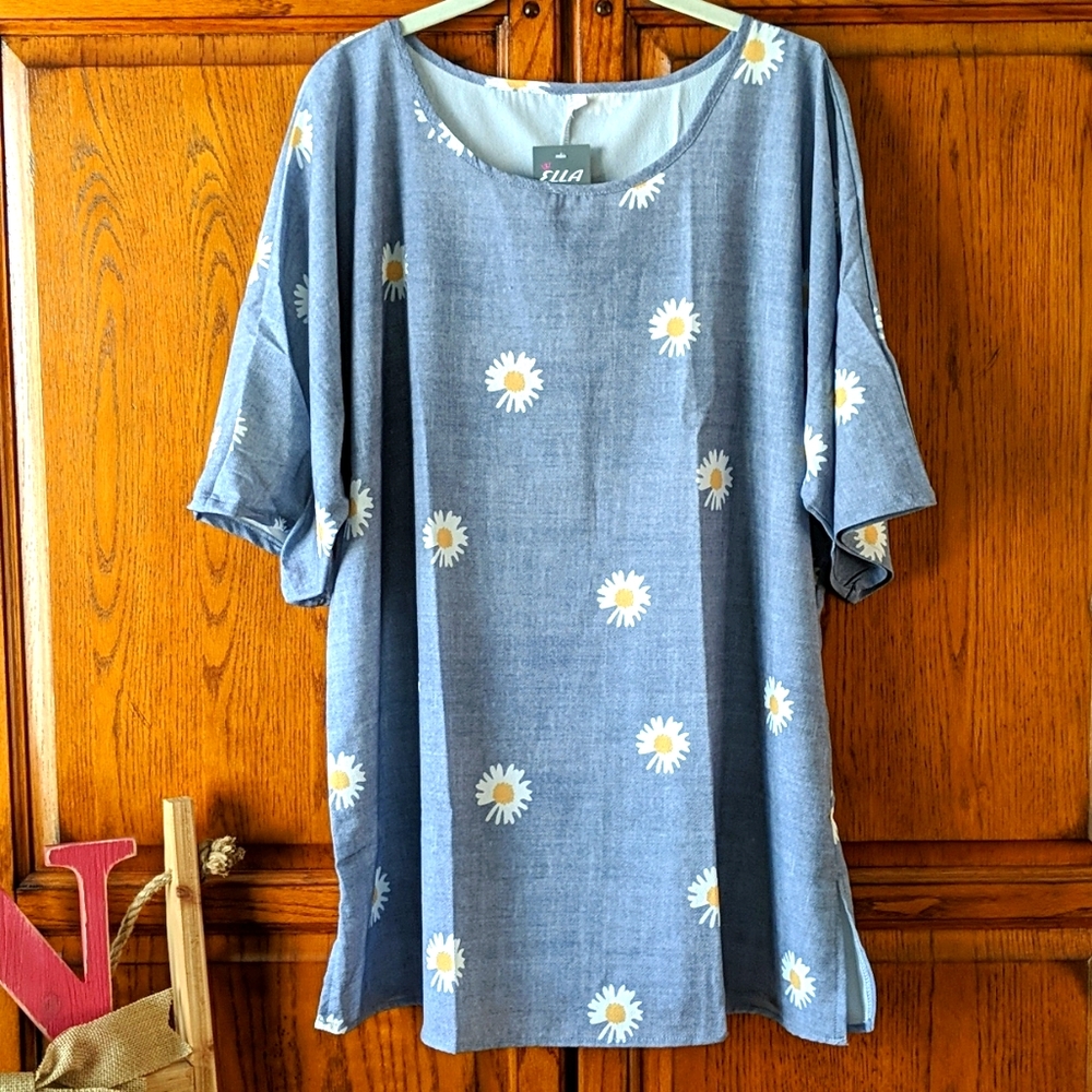 Flirty Daisies Thin Long Shirt - NWT